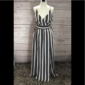 🐡2/$20 NWOT! Navy blue and white maxi dress